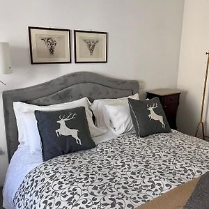 Camera con letto king size
